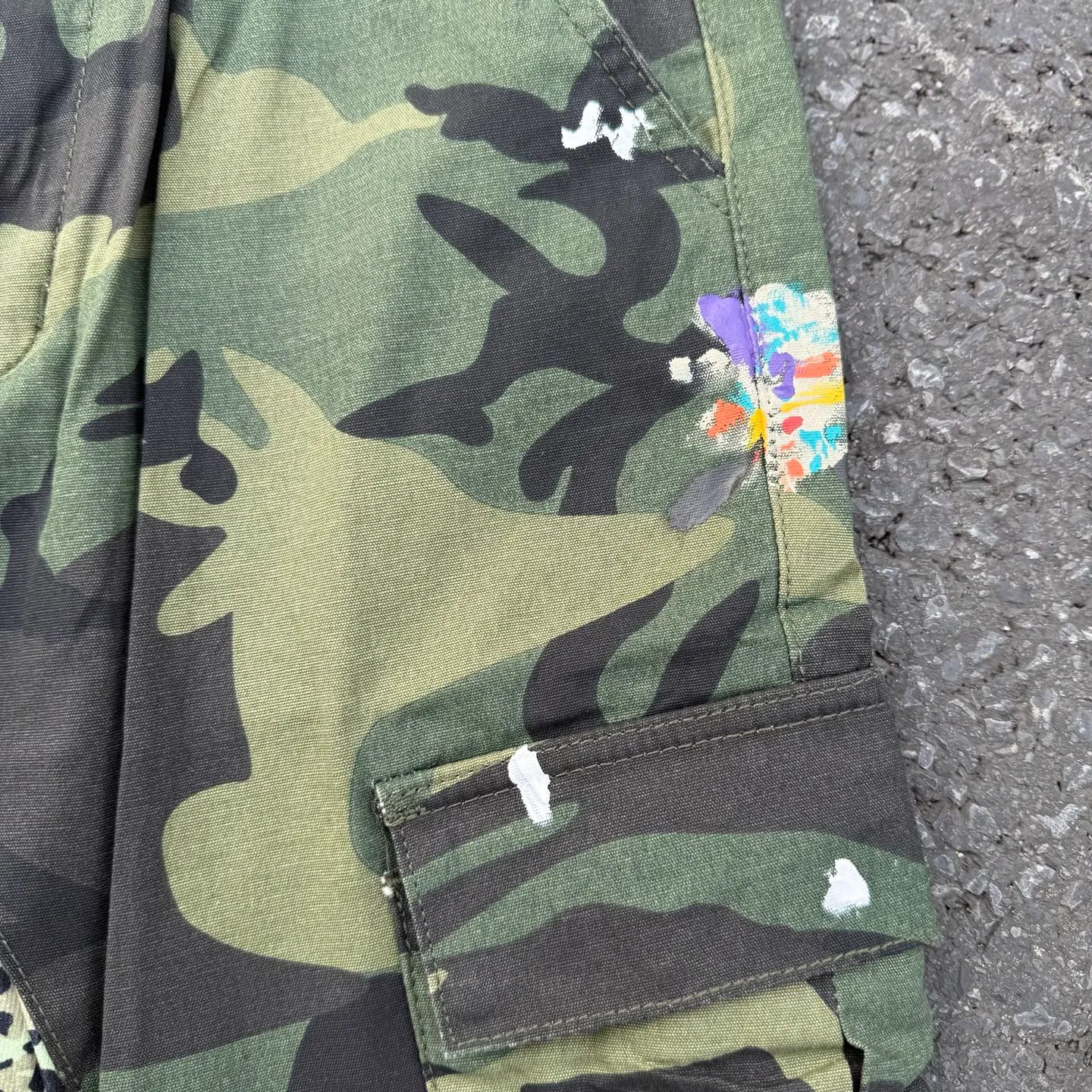 #8208 P260💰 GALLERY DEPT leopard print camouflage splash ink splicing overalls high street retro American casual trousers. Original purchased and patterned to truly restore the ultimate texture of Vintage. The whole splicing is in heavy water washing process. Craftsmen hand splash ink. You can see the details. Three-dimensional cutting version. Loose and comfortable. Not picky on the figure. Makes taller and slimmer. Seiko factory. Original quality control. Same style for men and women. Can be matched with couples. Versatile recommendation. Essential jeans for all seasons Color: Camouflage